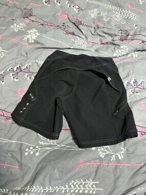 Pearl Izumi mtn bike shorts size small